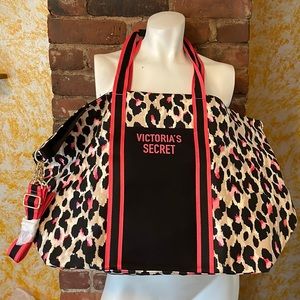 BRAND NEW VICTORIAS SECRET Large Canvas Pink Leopard Print Over Shoulder Bag